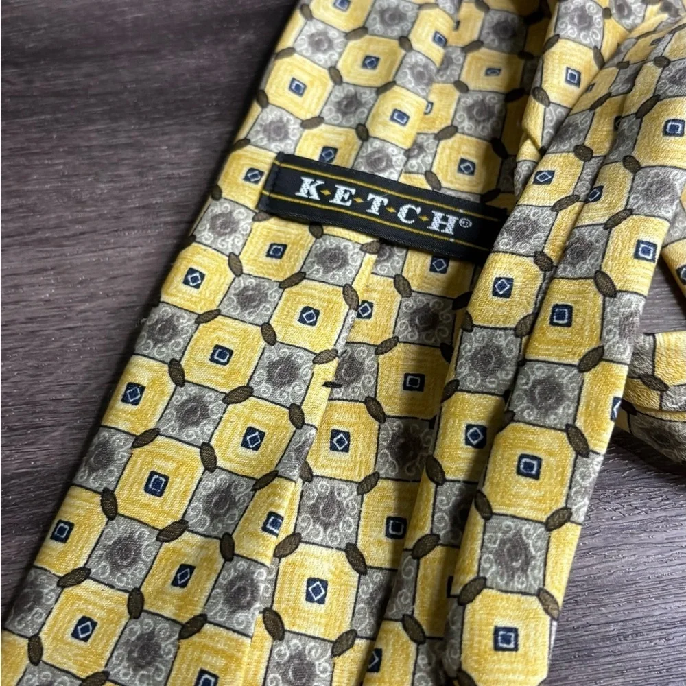Modern Yellow and Gray Patterned Tie